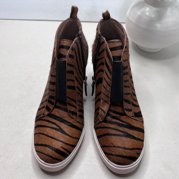 Linea Paolo Felicia Zebra Print Calf Hair Wedge Bootie Brown/Black Women 6.5 M - Picture 5 of 11